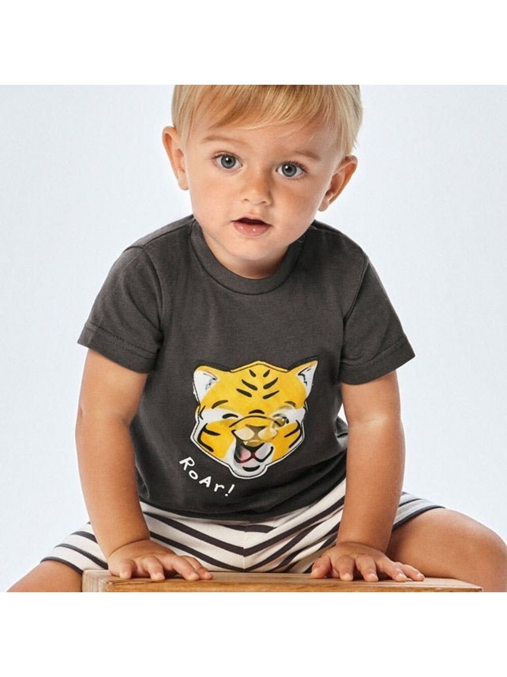 Size 24 months Mayoral Dark Gray Tiger Face Tee